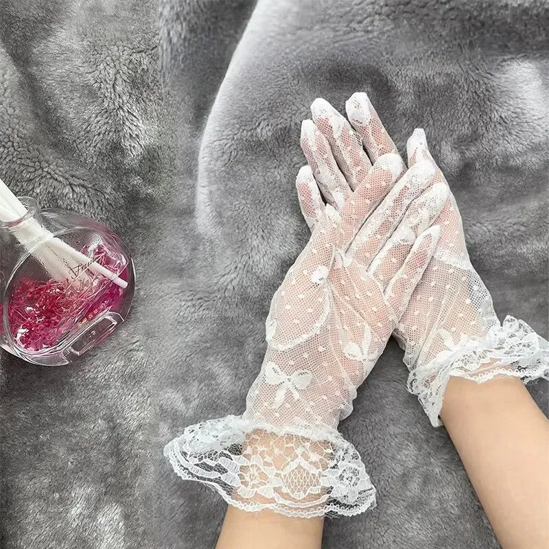 Feminine Vintage Lacey Gloves