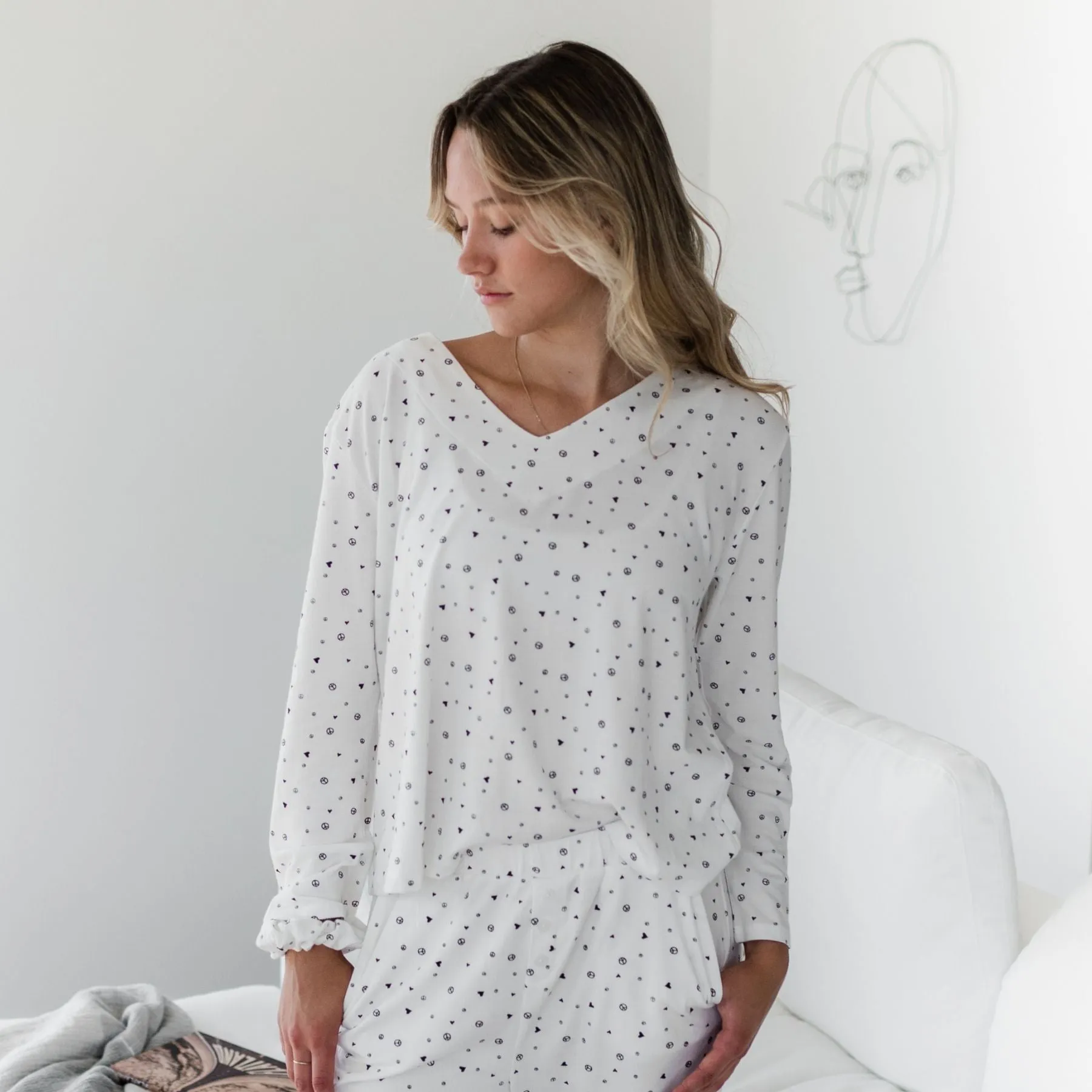 Jamie V-Neck Sleep Top | Ivory Allover Print