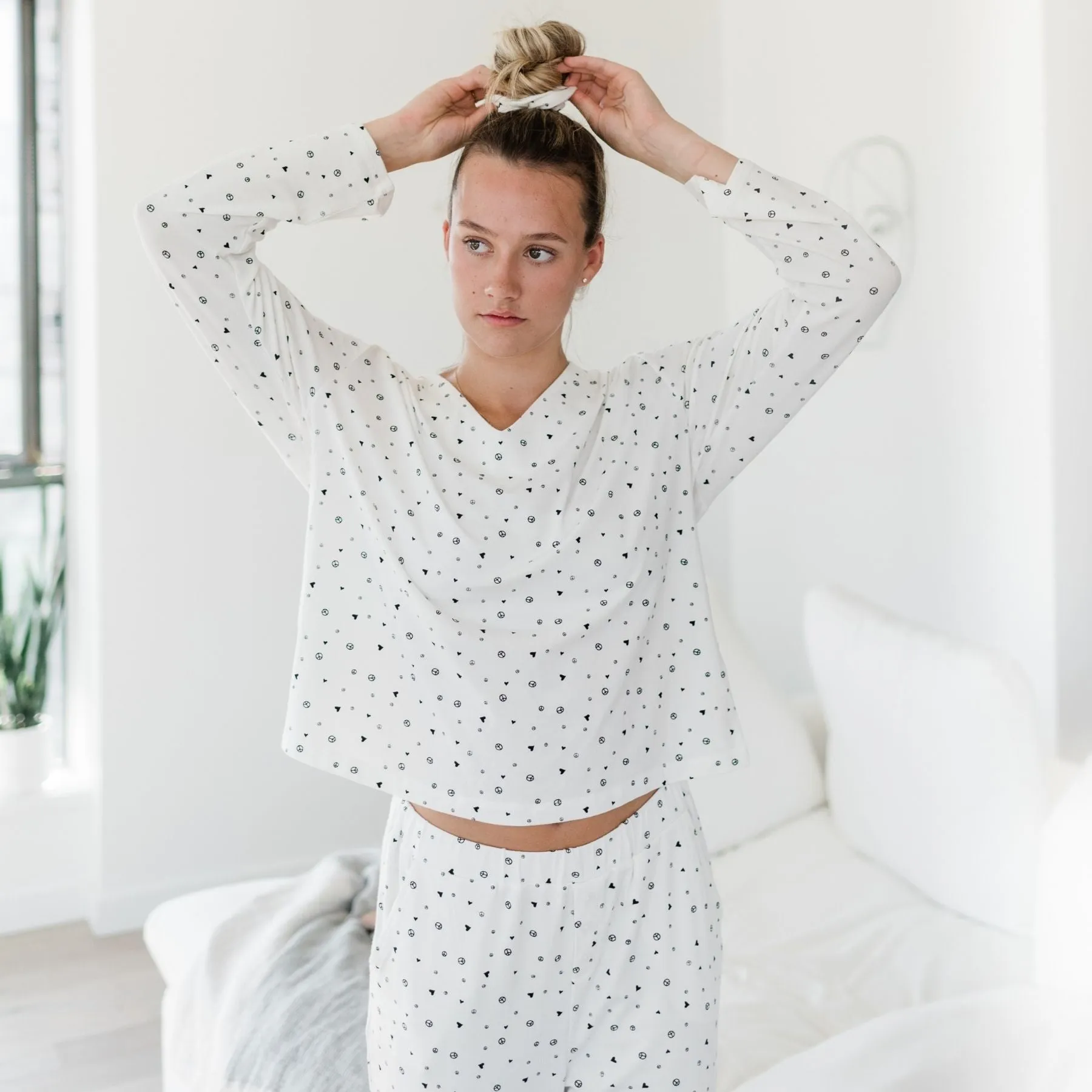 Jamie V-Neck Sleep Top | Ivory Allover Print