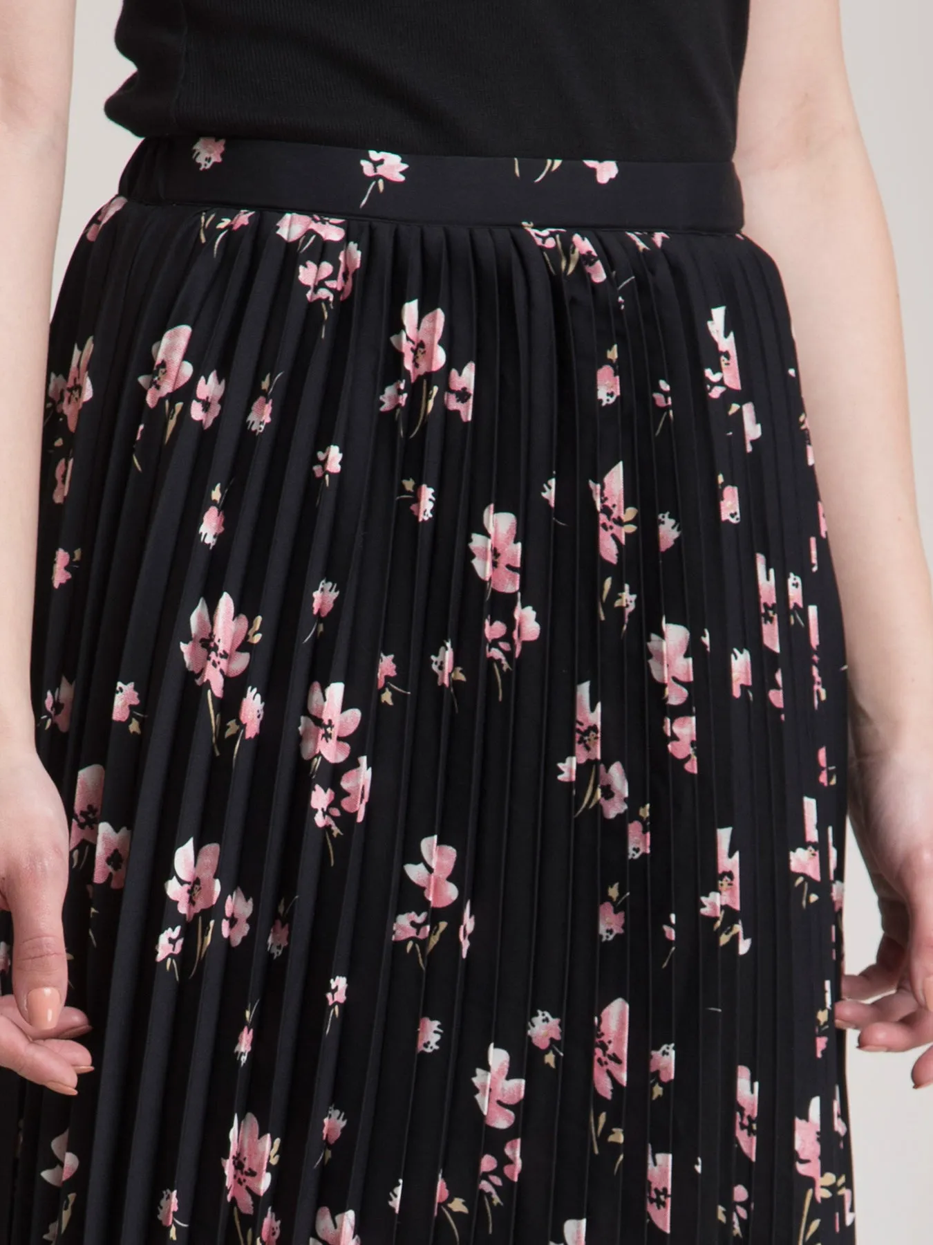Pleated Flared Floral Midi Skirt - Black
